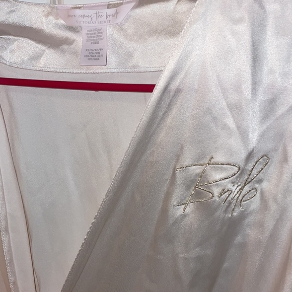 Sold VS Bride Robe - Picture 2 of 5